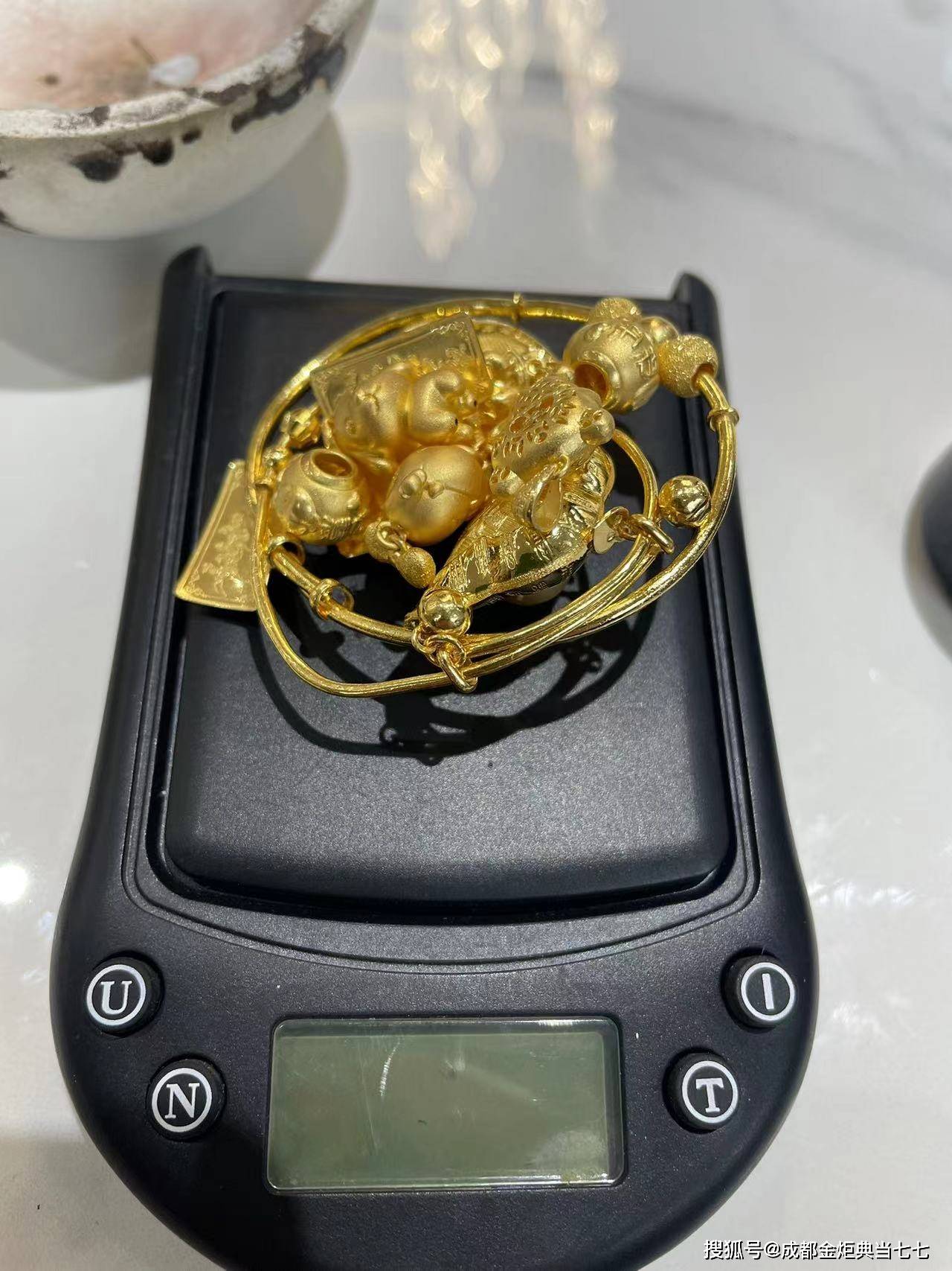 余姚最新24小时上门回收金价方法分析(最方便真实的余姚24小时上门回收黄金方法)